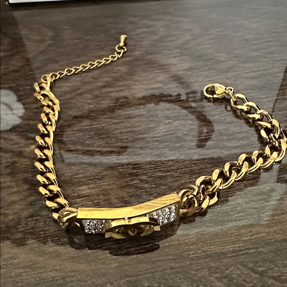 Gold Chain Bracelet with Crystal Detail - Picture 5 of 9